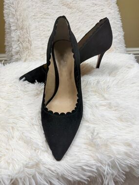 Ann Taylor Black Scallop-Edge Pointed Toe Pumps